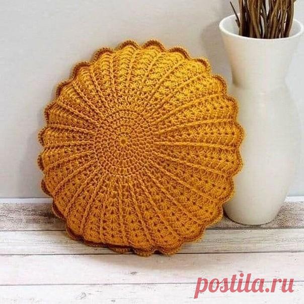 Круглая подушка крючком. Видео МК. / knittingideas.ru