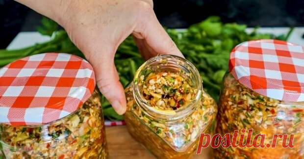 Домашняя приправа, улучшающая вкус любого блюда. «Витаминная бомба» — то, что нужно зимой - Будет вкусно
                                             - 3 февраля
                                             - 43802512622 - Медиаплатформа МирТесен Эта удивительная овощная приправа не только улучшит вкус любого супа, рагу, но и станет отличной витаминной добавкой к ежедневному рациону. Стерилизовать и хранить в погребе нет никакой необходимости — заготовленные ароматные овощ...