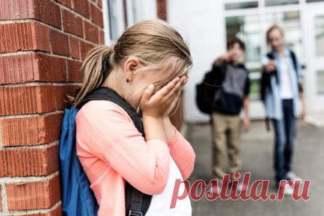 Как противостоять травле ребëнка в школе: правильные действия родителей и детей  Если вы стали свидетелем травли ребнка, то стоит помочь ему справиться с агрессией.
Главное, не занимайте позицию невмешательства.