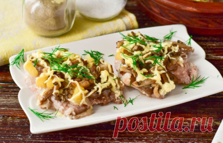 Свинина с ананасами и грибами в духовке