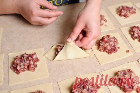 Что казахи кладут в фарш, чтобы манты были сочными и вкусными | Винни Пух Пульс Mail.ru Манты — это традиционное блюдо народов Центральной Азии и надо заметить, что их кухня очень вкусная и сытная.