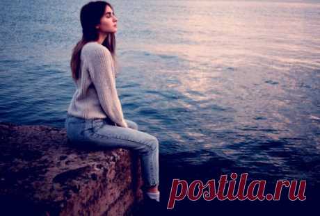 Вы будете жалеть, когда поймете, что упустили девушку, которая безумно любила вас, психология
Однажды утром вы проснетесь и осознаете, что она больше не рядом с вами и, вероятнее всего, больше никогда и не будет. Она выберет того, кто сам захочет быть с ней. Она будет с тем мужчиной, который будет любить ее в ответ так же сильно, как и она его, в отличии от вас. Возможно в будущем […]
Читай дальше на сайте. Жми подробнее ➡