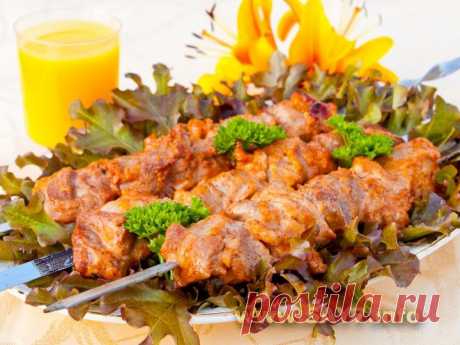Шашлык из свинины, маринованный в розовом соусе