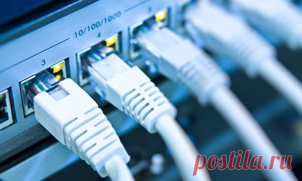 Минкомсвязи разработало законопроект о полном контроле над российским интернетом Минкомсвязи подготовило проект поправок в закон «О связи», в котором предлагается сделать владельцами точек обмена трафиком только российских юридических лиц. По заявлению ведомства, поправки должны обеспечить «целостность, непрерывность, стабильность, устойчивость и защищенность функционирования российского национального сегмента» интернета. Как сообщают «Ведомости», в закон «О связи» предлагают добавить статью о…