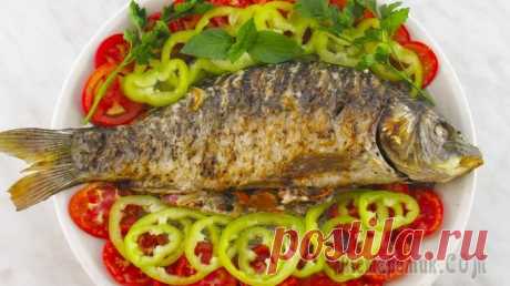 Карп фаршированный овощами, запечённый в духовке