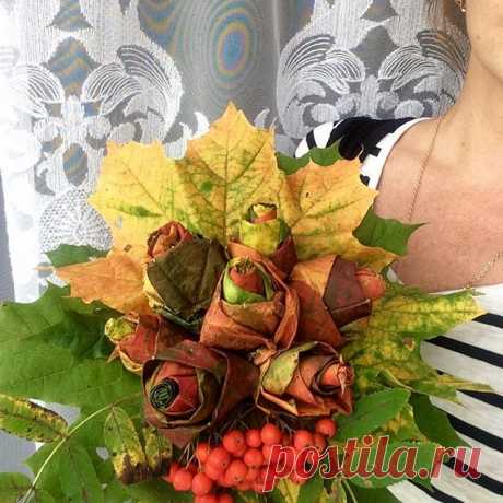 Поделка в школу-букет из листьев💐. Скажу честно, я не люблю это дело, не хватает у меня фантазии и лень, но делать иногда всё же приходится. Наши руки не для скуки 😆 #дмитров#кшколе#поделкисдетьми#осеньзолотая#осень2017