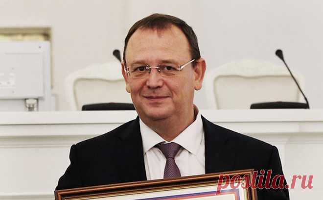 Суд вернул на доследование дело группировки Флинта. Суд вернул в Генпрокуратуру для устранения нарушений дело группировки Флинта. Ее участники занимались незаконными операциями с банковскими картами и, по версии следствия, контролировали большую часть теневого рынка средств платеже