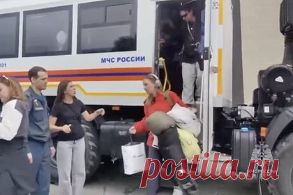 Отдыхающих эвакуировали с пляжа на Камчатке из-за трех волн цунами