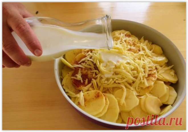 Заливаем картошку кефиром и ставим в духовку ...получается вкуснота!