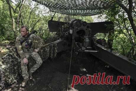 Военкор сообщил об отбитой российскими войсками атаке ВСУ. Российские войска отбили очередную массированную атаку Вооруженных сил Украины в Запорожской области. Об этом сообщается в Telegram-канале WarGonzo военкора Семена Пегова. Источники проекта рассказали, что противник не сумел вклиниться в оборону российской армии на участке Орехов-Работино и отошел на перегруппировку.