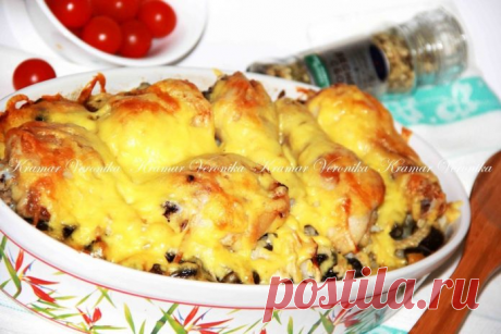 Куриные голени с картофелем и грибами, запечённые под сыром