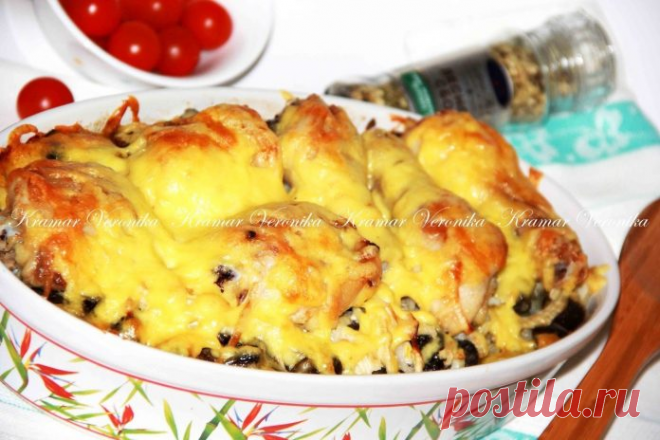 Куриные голени с картофелем и грибами, запечённые под сыром