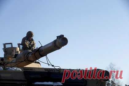 M1 Abrams заметили в зоне спецоперации. Способна ли Украина эксплуатировать американские танки?. В зоне проведения СВО впервые заметили американский танк M1 Abrams. Машина была запечатлена сквозь наблюдательный триплекс американской боевой машины пехоты Bradley в составе 47-й бригады ВСУ на авдеевском направлении. Ранее эти танки, прибывшие на Украину еще осенью 2023 года, в боях не применялись.