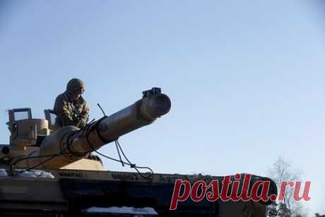 M1 Abrams заметили в зоне спецоперации. Способна ли Украина эксплуатировать американские танки?. В зоне проведения СВО впервые заметили американский танк M1 Abrams. Машина была запечатлена сквозь наблюдательный триплекс американской боевой машины пехоты Bradley в составе 47-й бригады ВСУ на авдеевском направлении. Ранее эти танки, прибывшие на Украину еще осенью 2023 года, в боях не применялись.