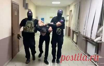 Жителя Шахт задержали по подозрению в пособничестве мошенникам через Мax. Это первый случай дистанционного хищения с использованием мессенджера, отметила официальный представитель МВД РФ Ирина Волк