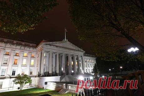 Минфин США заявил о невозможности обслуживать госдолг в июне. Чрезвычайные меры исчерпаны из-за его лимита. Джанет Йеллен предупредила о том, что власти США могут исчерпать чрезвычайные меры из-за достижения лимита госдолга 1 июня. Об этом говорится в ее письме руководству Конгресса. Она также заявила, что откладывание решение об увеличении лимита «до последней минуты» может нанести ущерб деловой уверенности.