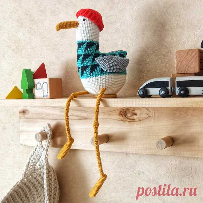 PDF Чайка крючком. FREE crochet pattern; Аmigurumi bird patterns. Амигуруми схемы и описания на русском. Вязаные игрушки и поделки своими руками #amimore - птица в шапочке, птичка, чайка.