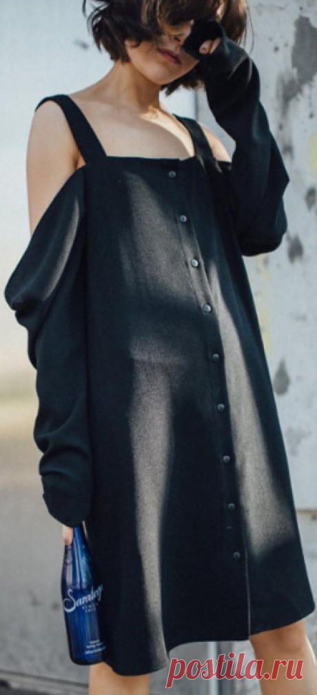 Designers Remix в Instagram: «"dont under-estimate the power of the little black dress" @zhours in Wake Strap dress - see the full editorial in our instastory 👆🏼…» • Instagram