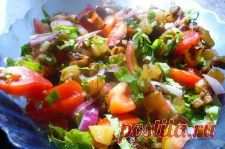 Теплый салат с жареными баклажанами и кабачками - рецепты салатов, супов, десертов – Делишис