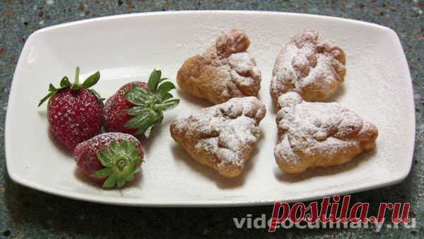 Пирожки с творогом из слоёного теста – рецепт Бабушки Эммы Бабушка Эмма делится Видео и Фото рецептом Пирожков с творогом из слоёного теста, жаренных во фритюре. Пирожки, приготовленные по этому рецепту, очень вкусные