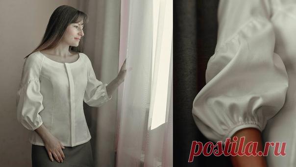 #техники_шитья@sewing_school

Ручной шов закрутка — это край ткани, закрученный валиком и обшитый косыми стежками. Шов может выполняться по любому направлению нити (долевая, уточная, косая). Разберёмся, какие есть тонкости его выполнения.

Закрутка с перевивом
Для образца потребуется кусочек тонкой хлопчатобумажной ткани и хлопковые нитки №50, которые перед работой лучше навощить.

На образце швом вперёд иголку прокладываем направляющую и параллельно ей обрезаем край ткани...