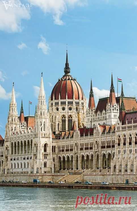 #Budapest #Hungary Parliament Building Gorgeous inside and out  |  Найдено на сайте vantagetravel.com.