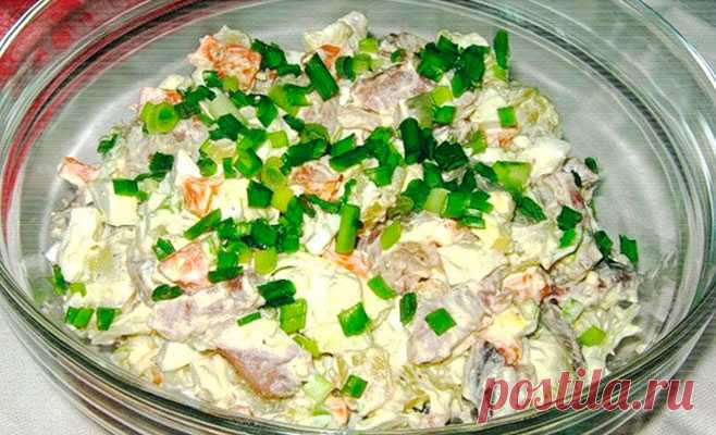 Салат «Прибой» с селедочкой — сколько бы не готовила, все мало! Мировая закуска!