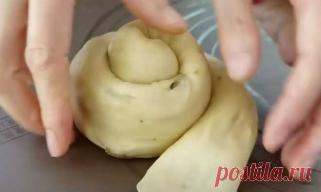 Нарезаем банан и заливаем яйцом: десерт вкуснее торта за полчаса