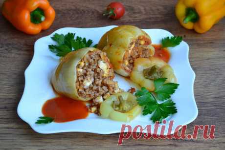 Перец, фаршированный гречкой, овощами и сыром