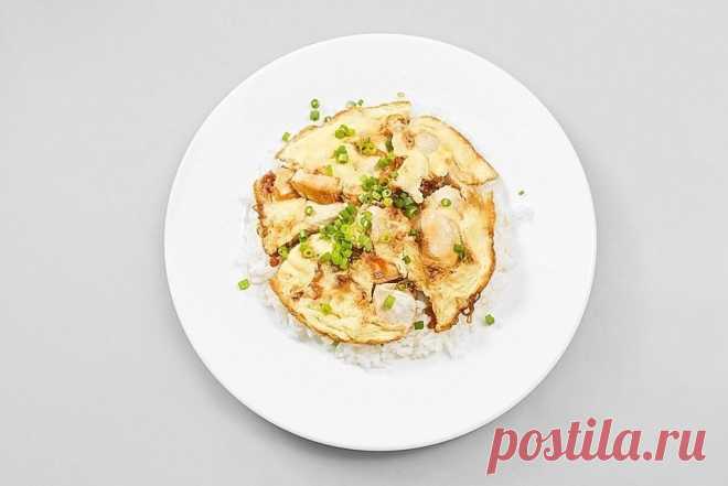 Как приготовить оякодон (японский омлет с рисом и курицей) - рецепт, ингредиенты и фотографии