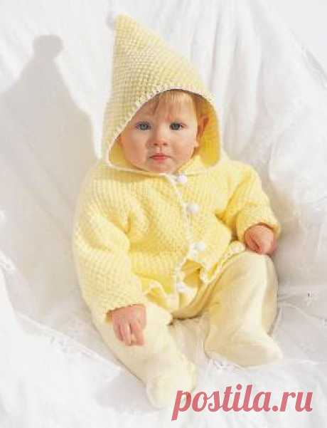 Желтый жакет с капюшоном Яркий жакет, связанный на спицах, из тонкой акриловой пряжи. Основной узор для вязания - крупная жемчужная вязка. Описание дано для...