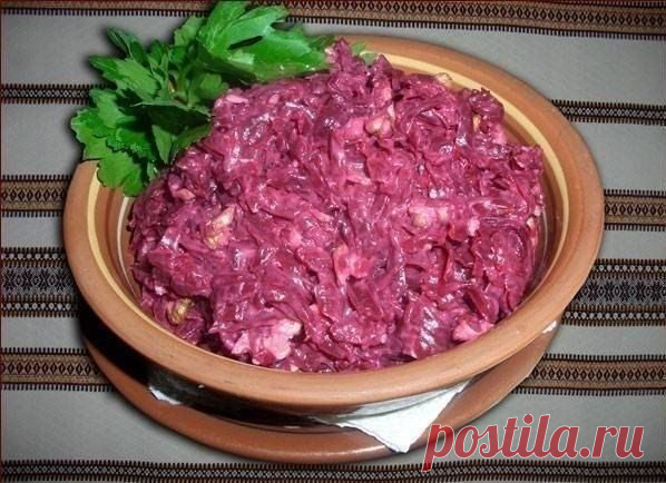 Как приготовить свекольный салат с сыром и яйцом.