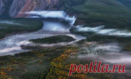 Река Индигирка в отдаленном приполярном районе Якутии. Ближайший населенный пункт Хонуу находится в 100 км ниже по течению. Снимал Андрей Грачев: nat-geo.ru/community/user/17580/.
