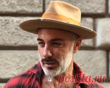 Танцующий миллионер запустил новый челлендж: Джанлука Вакки пустился в пляс на автомобиле