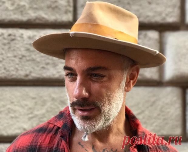 Танцующий миллионер запустил новый челлендж: Джанлука Вакки пустился в пляс на автомобиле