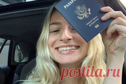 Дочь Агутина и Варум похвасталась паспортом США. Елизавета Варум, дочь певца Леонида Агутина и его супруги Анжелики Варум, похвасталась паспортом США. 22-летняя девушка с широкой улыбкой на лице показала новообретенный документ своим подписчикам в соцсети. «Получила мой американский паспорт. Королевы, поехали в тюрьму!» — пошутила наследница звезд эстрады.
