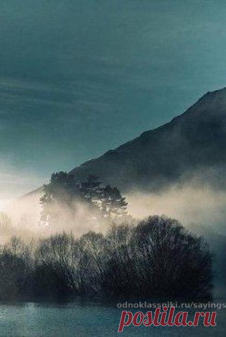 5 истинных законов жизни:

1) Не нужно навязываться людям, и ты поймешь, нуждаются ли они в тебе.
2) Не нужно верить словам — в наше время они ничего не стоят.
3) Цени тех, кто тобой дорожит и не держи тех, кому ты не нужен.
4) Не верь отговоркам — если у человека есть желание, он сделает это при любых обстоятельствах.
5) Не суди людей по себе, они не способны ради тебя сделать то, на что ты готов был ради них.
•••