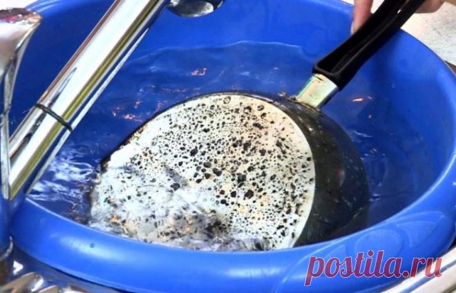 Как почистить грязную сковороду до блеска «советским» способом — Лайфхаки