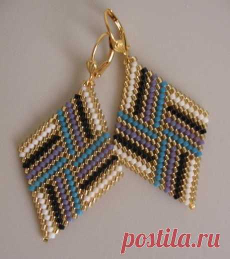 (129) Bead Woven Diamond Shape Earrings - Copyright - Patti McAlister 2014