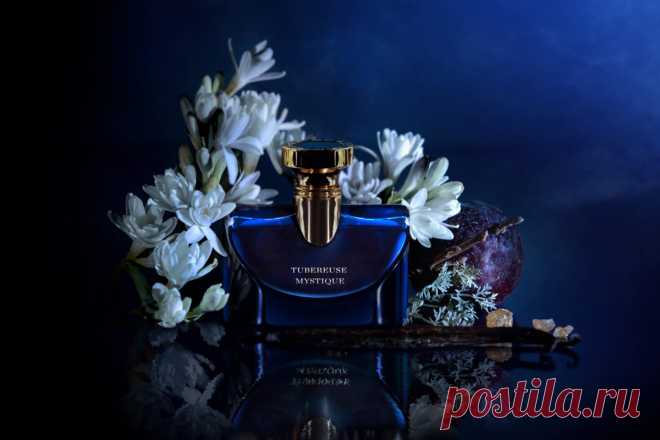 Дом Bvlgari представил новый аромат Splendida Tubereuse Mystique | Antenna Daily Splendida Tubereuse Mystique, новый аромат в коллекции Splendida Bvlgari, был представлен на блистательной Вилле Пиццо с видом на озеро Комо. Подобно мистичному цветку туберозы, раскрывающемуся под покровом ночи, Дом Bvlgari показал Splendida Tubereuse Mystique в вечерних сумерках. Вот так говорит о аромате сам создатель : «Тубероза – великолепный цветок, насыщенный и многогранный. Обманчиво белая, Tubereuse …