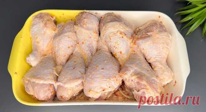 Научили уличные повара в Турции, удивила всех друзей: самые вкусные и нежные куриные ножки Куриные голени, которые ещё ни разу не оставались у нас на второй день. Курочка получается в два раза вкуснее благодаря луковой подушке.
