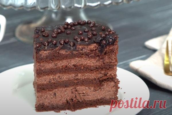Шоколадный торт без муки, масла и сливок
Каждый кусочек такого торта принесет вам неземное блаженство. Получается десерт вкусным, аппетитным и необычайно нежный. Такой тортик не стыдно и на праздничный стол поставить, несмотря на то, что состав очень простой и доступный каждому.