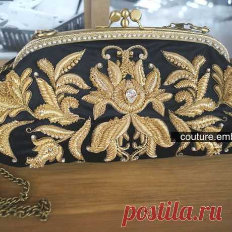 Бархатный клатч с ручной вышивкой канителью.
➡️Выполнен из качественных материалов и фурнитуры.
➡️Доступен в единичном экземпляре
По вопросу заказа пишите в Директ

#couturembroidery #coutureembroideryhouse #coutureembroidery #домвышивки #филигрань #вышивка #канитель #стразы #пайетками #клатч #высокаямода #мода #ручнаяработа #hautecouture #вышивкавысокоймоды #couture #valange #fashion #luneville #embroidery #клатч #gold