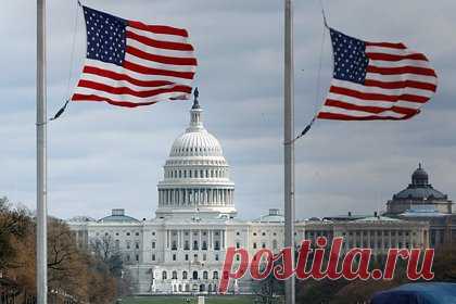 Большинство американцев заявили об ожидающих США экономических трудностях. Результаты опроса, проведенного социологической службой Института Гэллапа, говорят о том, что большинство американцев дают мрачные прогнозы на 2023 год. 60 процентов граждан уверены в дальнейшем росте цен и в падениях на фондовом рынке. Около половины опрошенных ожидают увеличения количества безработных.