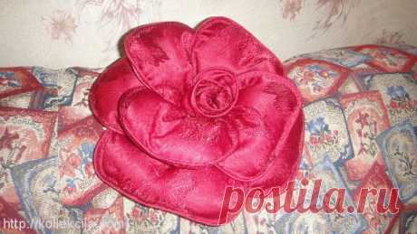 Как сделать подушку-розу. Автор Лидия Ткаченко. Как сделать подушку-розу
Лилия Ткаченко (Оренбург, Россия) совсем недавно презентовала свой мастер-класс, как пошить подушку-буфы, ставший очень популярным среди наших читателей и пользователей других интернет ресурсов. Сегодня же рукодельница предоставляет свою новую работу, которую смогут