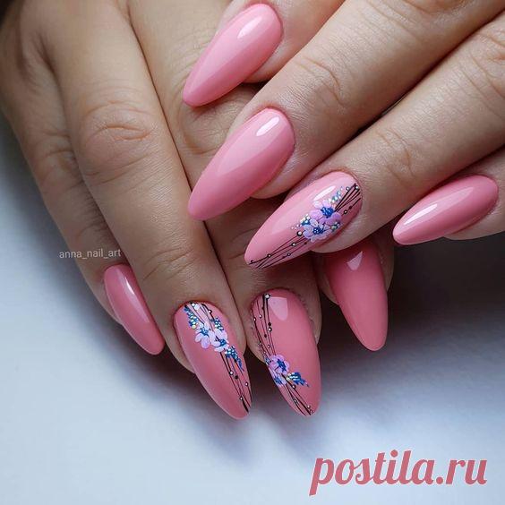 Розовый маникюр на овальные ногти