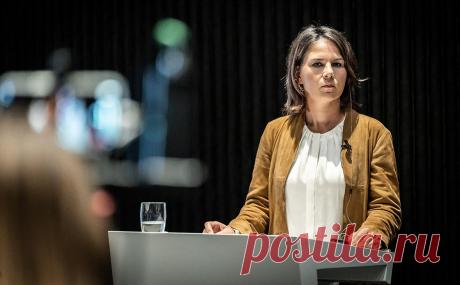 Потомки Бисмарка обвинили главу МИД ФРГ в «искажении истории». Анналена Бербок решила переименовать «комнату Бисмарка» в здании МИД в «зал германского единства», что возмутило потомков первого канцлера Германской империи