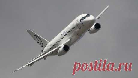Самолет Sukhoi Superjet-100 из Нижневартовска совершил аварийную посадку в Минводах. Самолет Sukhoi Superjet-100 из Нижневартовска, запросивший экстренную посадку Sukhoi Superjet-100 из-за технических неполадок, штатно приземлился в Минводах. Об этом сообщили в Южной транспортной прокуратуре, передает RT. &quot;За пол ...