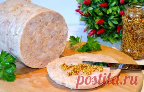 Домашняя ветчина из курицы

 Такая домашняя ветчина станет прекрасной альтернативой покупной колбасе, готовится достаточно просто.
Ингредиенты:
~ филе куриных грудок 500 гр
~ бедро куриное 300 грамм (филе)
~ смесь перцев 1/4 ч л
~ соль 1/2 ч л
~ молотый мускатный орех 1/2 ч л
~ желатин пищевой 1ст л (7 грамм)
~ чеснок 3 зубчика ( я делал без него)
.
Филе куриных грудок нарезать небольшими кубиками. С бёдер срезать излишки жира и перемолоть блендером. Перемешать мясо со спе...