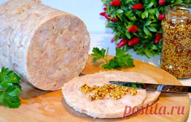 Домашняя ветчина из курицы

 Такая домашняя ветчина станет прекрасной альтернативой покупной колбасе, готовится достаточно просто.
Ингредиенты:
~ филе куриных грудок 500 гр
~ бедро куриное 300 грамм (филе)
~ смесь перцев 1/4 ч л
~ соль 1/2 ч л
~ молотый мускатный орех 1/2 ч л
~ желатин пищевой 1ст л (7 грамм)
~ чеснок 3 зубчика ( я делал без него)
.
Филе куриных грудок нарезать небольшими кубиками. С бёдер срезать излишки жира и перемолоть блендером. Перемешать мясо со спе...